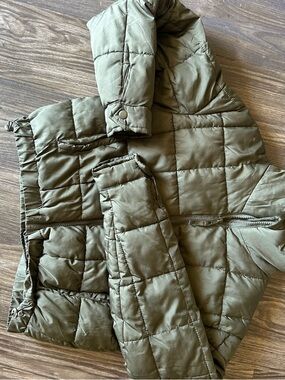 Cropped Olive Green Quilted Puffer Jacket